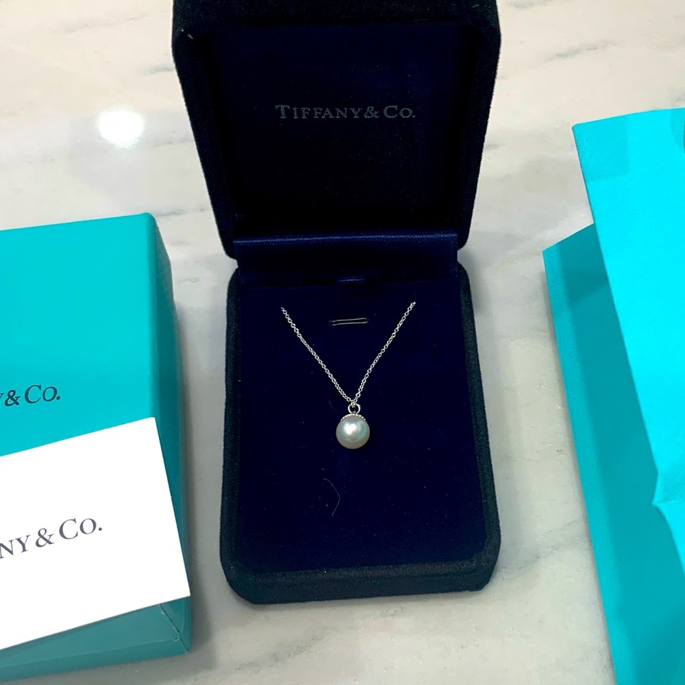 Like new Tiffany&Co vintage pearl necklace